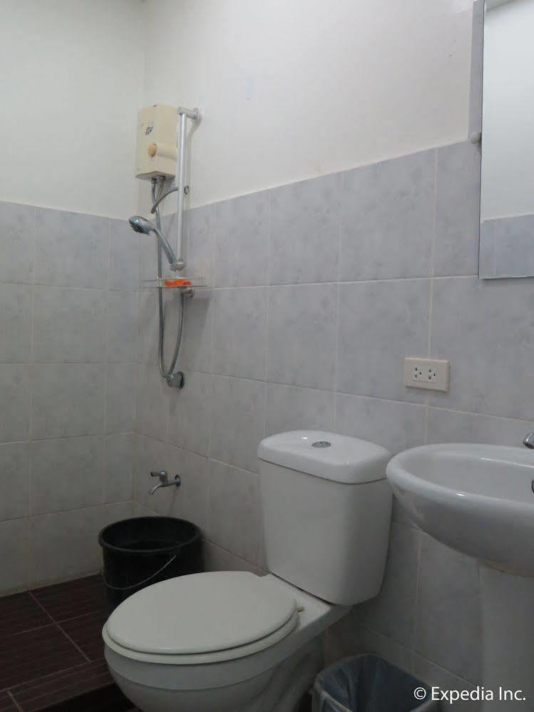 Davao City Oyo 200 Ponce Suites Art Hotel מראה חיצוני תמונה