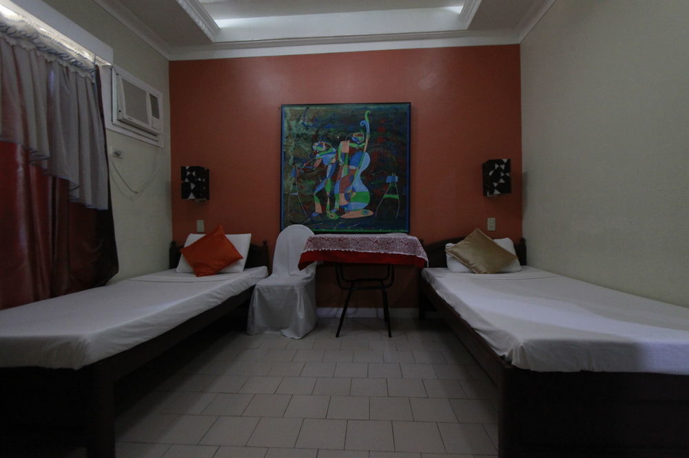 Davao City Oyo 200 Ponce Suites Art Hotel מראה חיצוני תמונה
