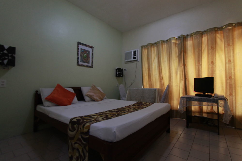 Davao City Oyo 200 Ponce Suites Art Hotel מראה חיצוני תמונה