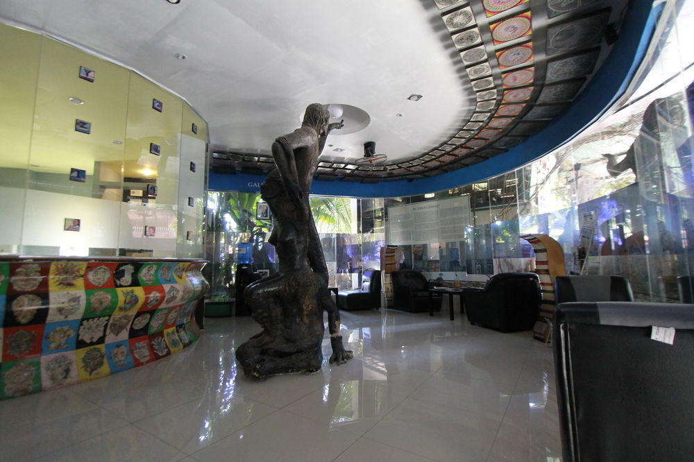 Davao City Oyo 200 Ponce Suites Art Hotel מראה חיצוני תמונה