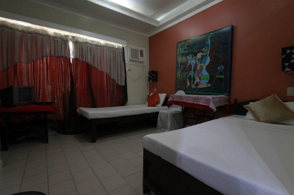 Davao City Oyo 200 Ponce Suites Art Hotel מראה חיצוני תמונה