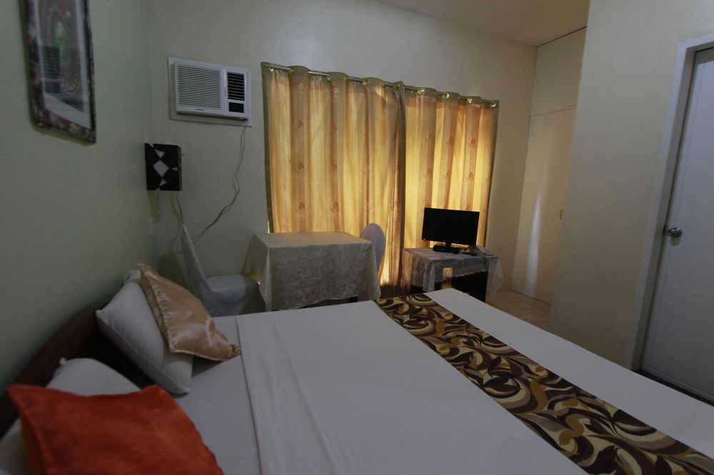Davao City Oyo 200 Ponce Suites Art Hotel מראה חיצוני תמונה