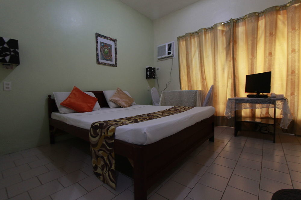 Davao City Oyo 200 Ponce Suites Art Hotel מראה חיצוני תמונה