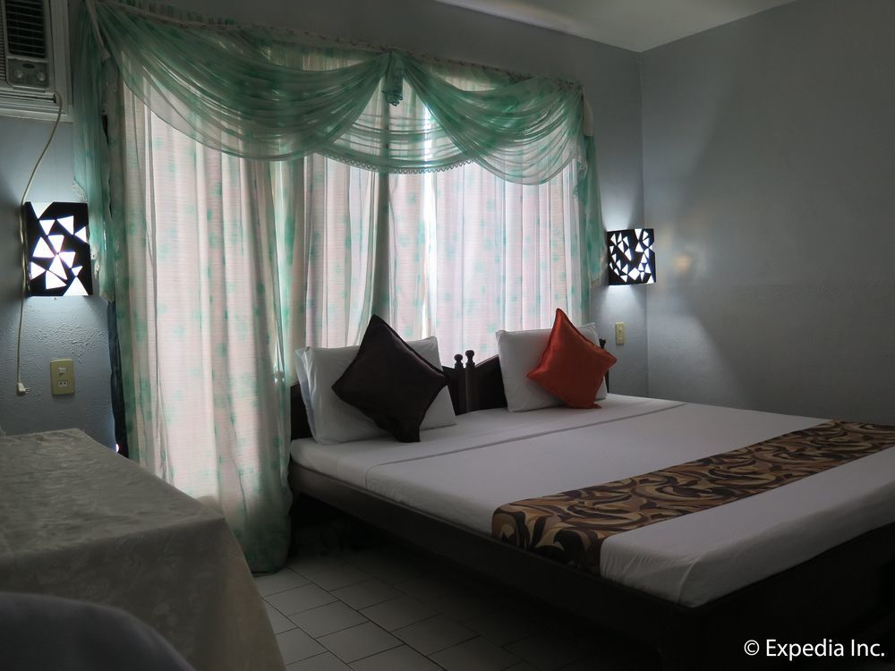 Davao City Oyo 200 Ponce Suites Art Hotel מראה חיצוני תמונה