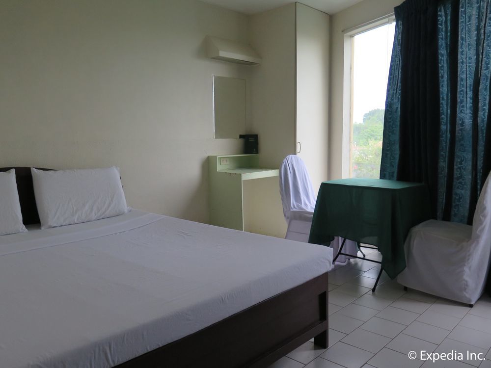 Davao City Oyo 200 Ponce Suites Art Hotel מראה חיצוני תמונה