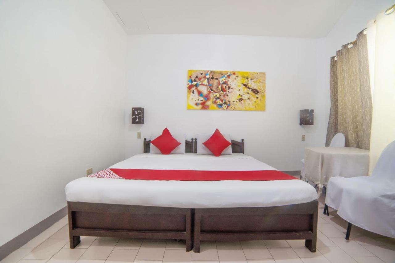 Davao City Oyo 200 Ponce Suites Art Hotel מראה חיצוני תמונה