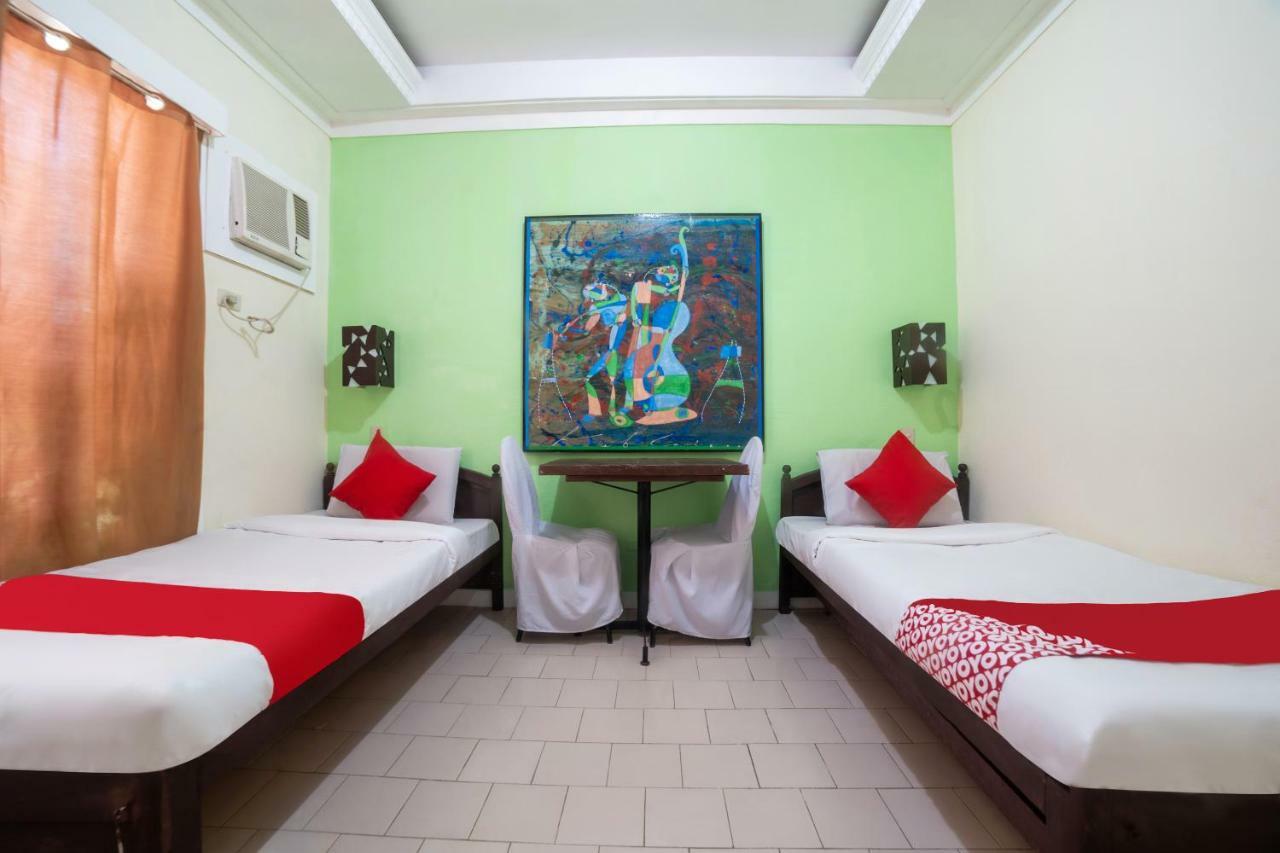 Davao City Oyo 200 Ponce Suites Art Hotel מראה חיצוני תמונה