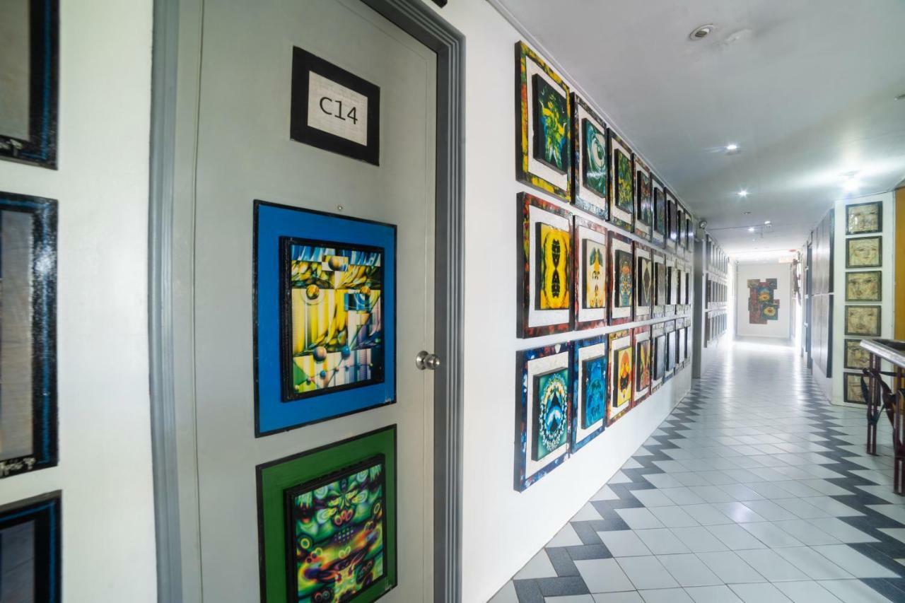 Davao City Oyo 200 Ponce Suites Art Hotel מראה חיצוני תמונה