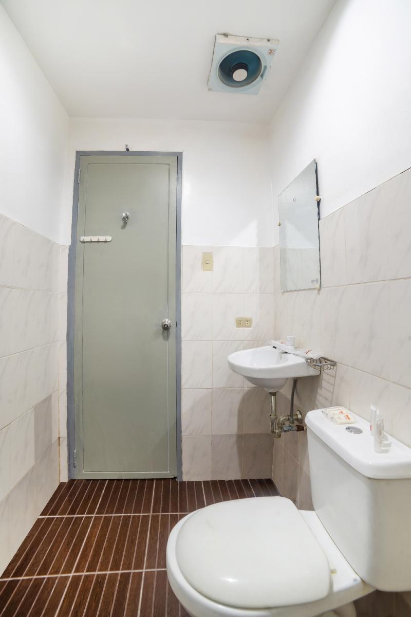 Davao City Oyo 200 Ponce Suites Art Hotel מראה חיצוני תמונה